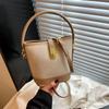 Bolsa Balde Retro de Cor Contrastante para Mulheres 2025 Nova Moda Texturizada Bolsa de Ombro Outono e Inverno Versátil Bolsa Transversal de Camurça