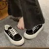 Tênis de Lona Brancos com Estampa de Grou Preto e Solado Grosso para Mulheres, Novo Design Primavera/Verão 2026, Estilo Nicho de Hong Kong, Versátil para Estudantes