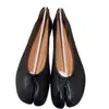 Zapatos de mujer de cuero arrugado con punta dividida 2026 nuevos bailarinas pezuña de cerdo tabi planos slip-on zapatos pequeños de cuero