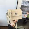 Bolsa Pequena Retrô de Ombro Feminina Simples de Alta Qualidade Chegada Nova Verão 2025 Moda Ocidental Estilo Commuter Transversal Pequena Quadrada