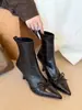 Novas botas de salto alto com laço, bico fino para primavera e outono 2026, botas curtas de couro para mulheres, botas da moda slim-fit de imitação