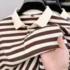 Chegada Nova 2025 Camisa Masculina de Manga Curta Listrada Explosão de Verão Camisa com Gola Top Versátil Tendência de Meia Manga Camisa Polo Masculina