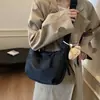 Moda Nueva Otoño e Invierno 2025 Bolsa Tipo Dumpling de Gran Capacidad con Compartimento, Color Sólido con Textura, para Viajes y Uso Diario, Bolso de Hombro Único