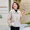 Chaqueta casual versátil de estilo solapa, manga larga, corte slim, nueva moda 2026 para mujeres de mediana edad de 40 a 60 años