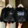 Camiseta de manga larga para niño, nueva marca de moda otoño 2026, top casual versátil de algodón puro para niños, para primavera y otoño