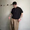 2025 Camiseta de Seda Helada con Rayas Plisadas Texturizadas, Cuello Henry, Estilo Old Money, Diseño Coreano, Botones, Botones de Perlas