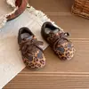 Zapatos Casuales Transpirables para Niñas 2026 Otoño Nuevos Zapatos Infantiles de Suela Suave Versátiles Estampado de Leopardo Antideslizantes Zapatos para Correr Modernos