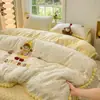 2026 Nuevo Estilo Pom-pom Bordado de Rizo Gasa Arrugada 200g Bordado de Vellón de Leche Acolchado Relleno de Algodón Funda de Cama Juego de Cuatro Piezas