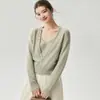 Elegante cardigã de mistura de caxemira e seda de amoreira com uma blusa de alça fina por baixo, um conjunto de duas peças para mulheres, perfeito para outono e inverno