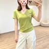 ¡Camiseta elegante de cuello en V estrecho, hombro normal! Tela de Lyocell, amigable con la piel, elegante, de manga corta, color liso, transpirable, top adelgazante