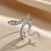 Anel Europeu e Americano Ins em Forma de Cobra para Mulheres, Anel Punk Trendy Cool Hip-Hop Fashion Personalidade com Zircônia Micro-Cravada Anel de Dedo Indicador Atacado