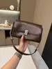 Bolsa quadrada pequena de couro encerado retrô para mulheres, nova bolsa transversal com corrente para ombro 2024, bolsa de mão de nicho de alta qualidade para o dia a dia