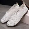 Novo Estilo de Verão Sapatos de Malha Old Beijing, Sapatos de Tecido de Malha Respirável, Sapatos Femininos de Corte Baixo com Renda Vazada, Sapatos Casuais para Mãe com Solado Macio