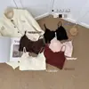 Camisola de encaje con diseño de espina de pescado tridimensional, diseñada para acentuar la cintura y el abdomen, creando una silueta estilizada y elegante con una estética suave y vintage.. 2619