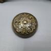 Al por mayor Alta Calidad Fuente de Guangzhou Accesorios para Bolsos Cinturón de Cuero Retro Desgastado Grande y Pequeño Flor Árabe Tornillo Hebilla de Billetera