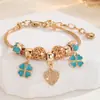 Pulsera de Abalorios Dorados DIY con Agujero Grande y Colgante de Trébol de Cuatro Hojas y Corazón con Esmalte Azul, Pulsera de Hueso de Serpiente Ajustable para Mujer, Mayoreo