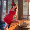 Diseño único, minivestido rojo estilo francés, perfecto para un look de vacaciones, sexy y elegante, con cuello halter y silueta en A