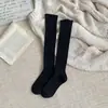 Meias de cano médio para mulheres, na cor painço e estilo Miu, com acabamento em renda, comprimento até a panturrilha, adequadas para primavera e outono, com listras verticais para um efeito emagrecedor, meias de cano longo estilo JK