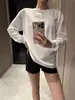 Camiseta de Base Branca para Mulheres, Novo Estilo Primavera e Outono 2026, Comprimento Médio, Para Usar em Camadas, Camiseta de Manga Longa Raglã, Top de Outono e Inverno