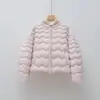 Pinghu Chixin 90% plumón, nueva colección otoño/invierno, capa interior de cuello redondo con moderno patrón de ondas, chaqueta de plumón ligera para mujer