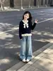 Conjunto de Primavera y Otoño para Niñas 2026 Nuevo Conjunto de Dos Piezas: Top de Punto con Lunares y Moño, Jeans de Pierna Ancha con Estrellas Bordadas