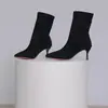 Botas delgadas elásticas de punta fina estilo francés para personas menudas, tacones altos negros que aumentan la altura, nuevo modelo primavera y otoño 2026