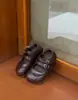 Primavera de 2026 Novo Estilo Coreano Sapatos Infantis para Meninas de Couro Relevado Baixos Sola Macia Sapatos Individuais Sapatos de Princesa Antiderrapantes para Meninas