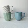 Taza de cerámica de 360 ml, color sólido, con relieve, de rayas verticales, para café, leche y agua, taza de regalo promocional, fábrica de Liling