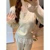 Camiseta Base de Punto con Encaje y Cuello en V Estilo Francés para Mujer, Primavera 2026, Corte Ajustado, Top Interior Favorecedor, Suéter Suave y Juvenil