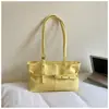 Bolsa Tote Simples, Casual, Estilosa, de Grande Capacidade, Nova para o Verão 2026, Moda para o Dia a Dia, Texturizada, de Ombro Único, para Usar sob o Braço, para Mulheres
