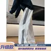 Calça de moletom listrada estilo americano azul-marinho para homens, calça esportiva de verão reta de corte solto, calça casual versátil da moda com bom caimento