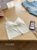 Camisole de designer para outono e inverno com renda, lindo design nas costas, bojos embutidos, top versátil sem costura para mulheres