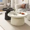 Mesa de centro moderna na cor creme, luxo leve, color block para sala de estar, adequada para apartamentos pequenos, alto apelo estético, versátil, tendência, conjunto de mesas aninhadas estilo bandeja