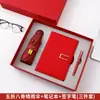Set de regalo personalizado que incluye un termo, una laptop, una batería externa y un paraguas, con el logotipo de una empresa, adecuado para eventos de negocios y como regalo práctico