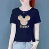 Camiseta feminina plus size com design de ombro reto, mangas curtas, novo estilo popular do verão de 2024, com barra fenda e estampa