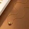 Collar de Acero de Titanio en Forma de Corazón para Mujer, Estilo Minimalista, Elegante Gargantilla de Corazón Color Melocotón, Cadena para Clavícula, Lujo Ligero y Sensación de Alta Gama