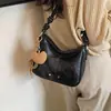 Bolso Retro para Mujer Bolso de Mano Colgante Nicho Viaje Diario Bolso de Hombro Simple Debajo del Brazo Moda Otoño Invierno 2026 Nuevo Versátil