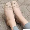 Sandalias de moda con diseño calado y suelas suaves antideslizantes, tacón bajo, transpirables, zuecos casuales y cómodos para el verano de 2026
