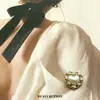 Botón metálico de amor con borde de perla hueca en forma de corazón Botón estilo Chanel abrigo de lana de moda top traje hebilla decorativa