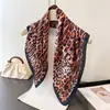 Pañuelo Cuadrado de Imitación Seda Estampado de Leopardo Europeo y Americano Chal Versátil Bufanda de Cuello de Gama Alta Pañuelo para la Cabeza Pañuelo de Seda Bufanda para Mujer