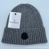 En stock Gorro de Invierno Coreano Casual de Punto Moda Marca para Hombres y Mujeres Cálido para el Frío Rayas Verticales Engrosado Gorro de Lana
