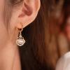 Pendientes Niche Design Sense, con hebilla de oreja con cierre Ruyi Ping An, luz avanzada, de lujo, con piedra de ojo de gato, elegantes pendientes de celebridades de Internet.