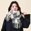 Cachecol Feminino Inverno 2026 Novo Outono e Inverno Estilo Coreano Versátil Aquecedor de Pescoço com um Toque Estiloso, Cashmere Sintético, Tricotado, Quente, para Estudantes