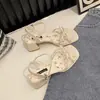 Sandalias de tacón alto abiertas estilo romano francés para mujer, nueva colección de verano 2026, versátiles y elegantes, impresionantes sandalias de una tira para mujer