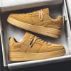Estilo Novo de Primavera Masculino Retrô Cano Baixo Amarelo Terroso Tênis de Skate Calçados Casuais de Solado Grosso para Jovens Tênis Esportivos Tênis da Moda Masculino
