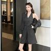 Traje de Punto Versátil Adelgazante Otoño e Invierno 2025 Versión Coreana Cardigan de Punto con Cuello en V + Chaleco sin Mangas + Pantalones Cortos con Cordón