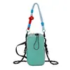 Bolsa de garrafa de água infantil com cordão em duas cores, mini bolsa de ombro leve para meninos e meninas, porta-moedas para bebê para viagens ao ar livre