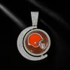 Popular Colgante Giratorio de Casco de Fútbol Americano Cleveland Browns Europeo y Americano Aleación Creativo Hip-Hop Collar para Hombre
