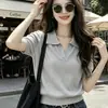 Bonita camiseta polo gris de estilo coreano con hombros normales para mujer, camiseta de punto de manga corta para verano, para personas petite, estilo corto, adelgazante, top con solapa