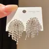 Pendientes de botón con borla de fuegos artificiales incrustados de diamantes con aguja de plata, joyería de oreja versátil de lujo ligero, alta gama, moda, temperamento simple y de nicho, para mujer